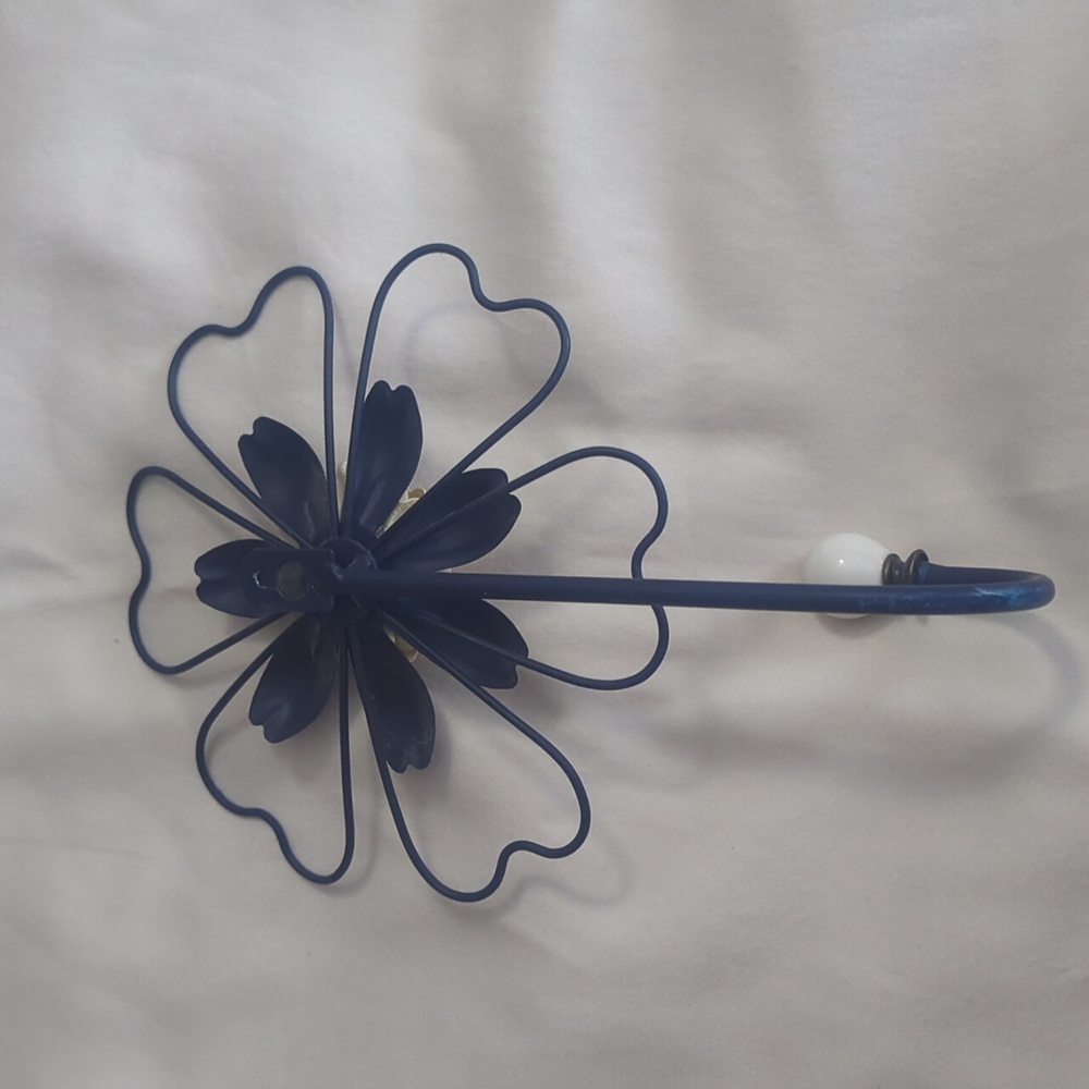 Wall Hook Wire Flower Navy Blue and Cream - Picture 2 of 9